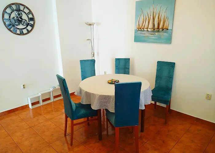 Pomalo Retreat, Your Calm Escape Near The City, Sunlit Terrace, Space & Comfort And Parking Apartamento *